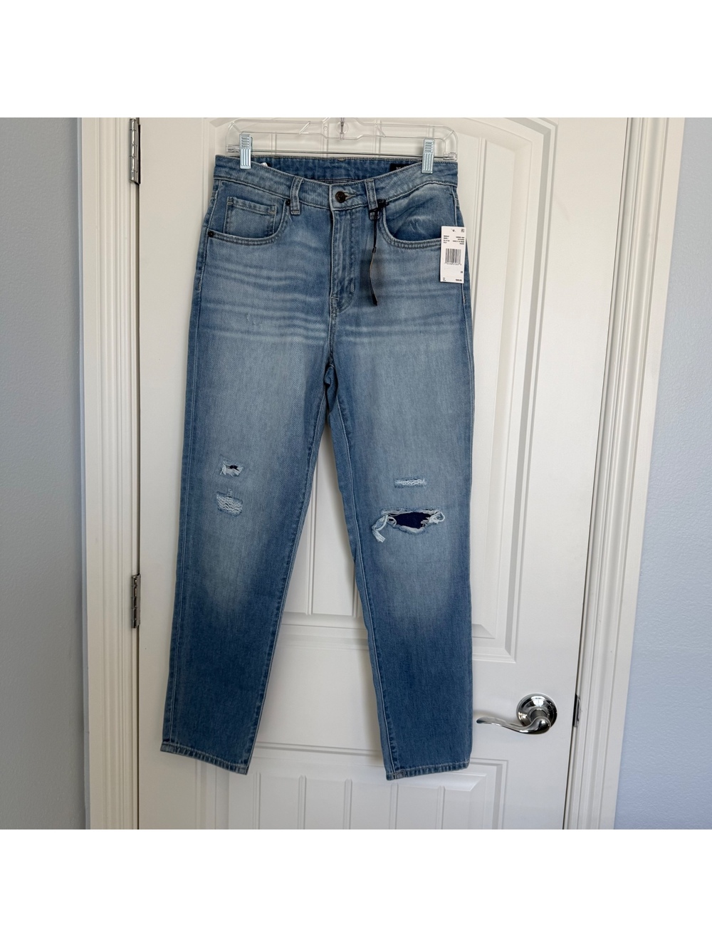 NWT Buffalo Light Blue Distressed Women’s Relaxed Jeans Size 28